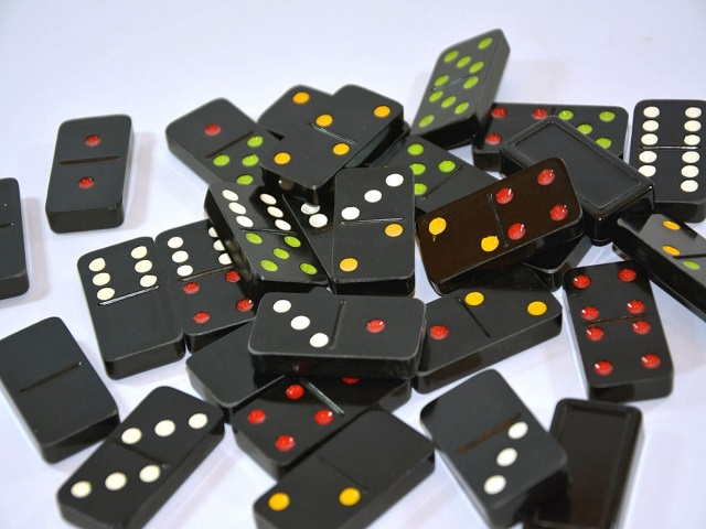 Chia sẻ về luật chơi domino cho người mới tập chơi